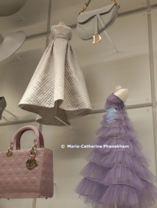 détail du hall de la Galerie Dior photographie par Marie-Catherine Phanekham